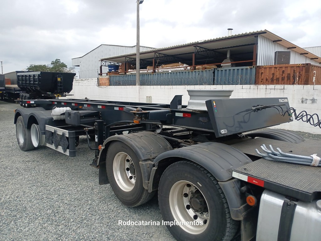 Carreta SEMI-REBOQUE PORTA-CONTAINER Facchini ANO 2021 2 Eixos de Rodocatarina Implementos LTDA na Santa Catarina