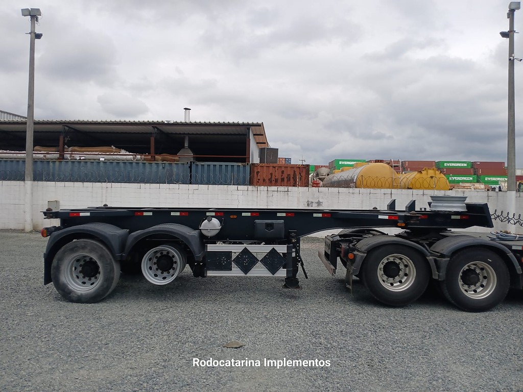 Carreta SEMI-REBOQUE PORTA-CONTAINER Facchini ANO 2021 2 Eixos de Rodocatarina Implementos LTDA na Santa Catarina