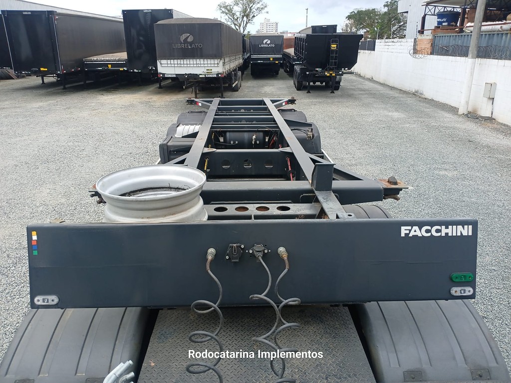 Carreta SEMI-REBOQUE PORTA-CONTAINER Facchini ANO 2021 2 Eixos de Rodocatarina Implementos LTDA na Santa Catarina