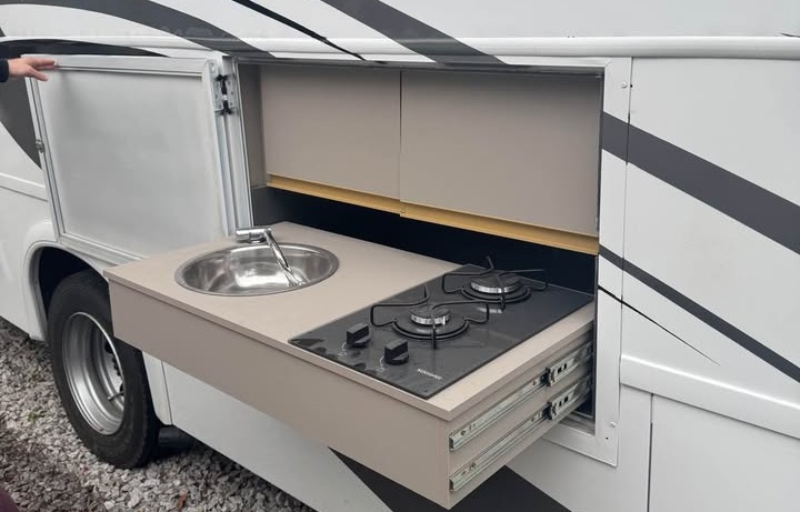 Caminhão AGRALE 8500 CD Motorhome ANO 2006 de Rodocatarina Implementos LTDA na Santa Catarina