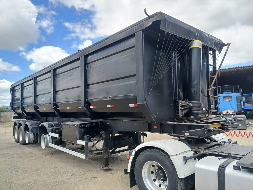 Carreta SEMI-REBOQUE BASCULANTE Librelato ANO 2023 4 Eixos de Rodocatarina Implementos LTDA na Santa Catarina