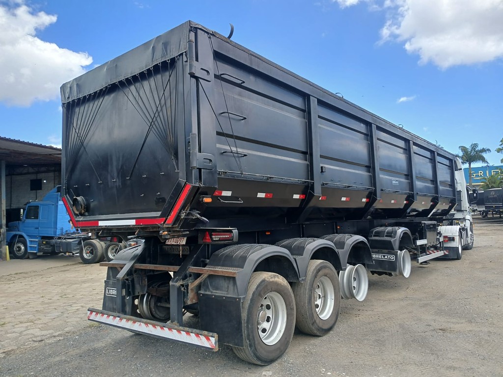 Carreta SEMI-REBOQUE BASCULANTE Librelato ANO 2023 4 Eixos de Rodocatarina Implementos LTDA na Santa Catarina