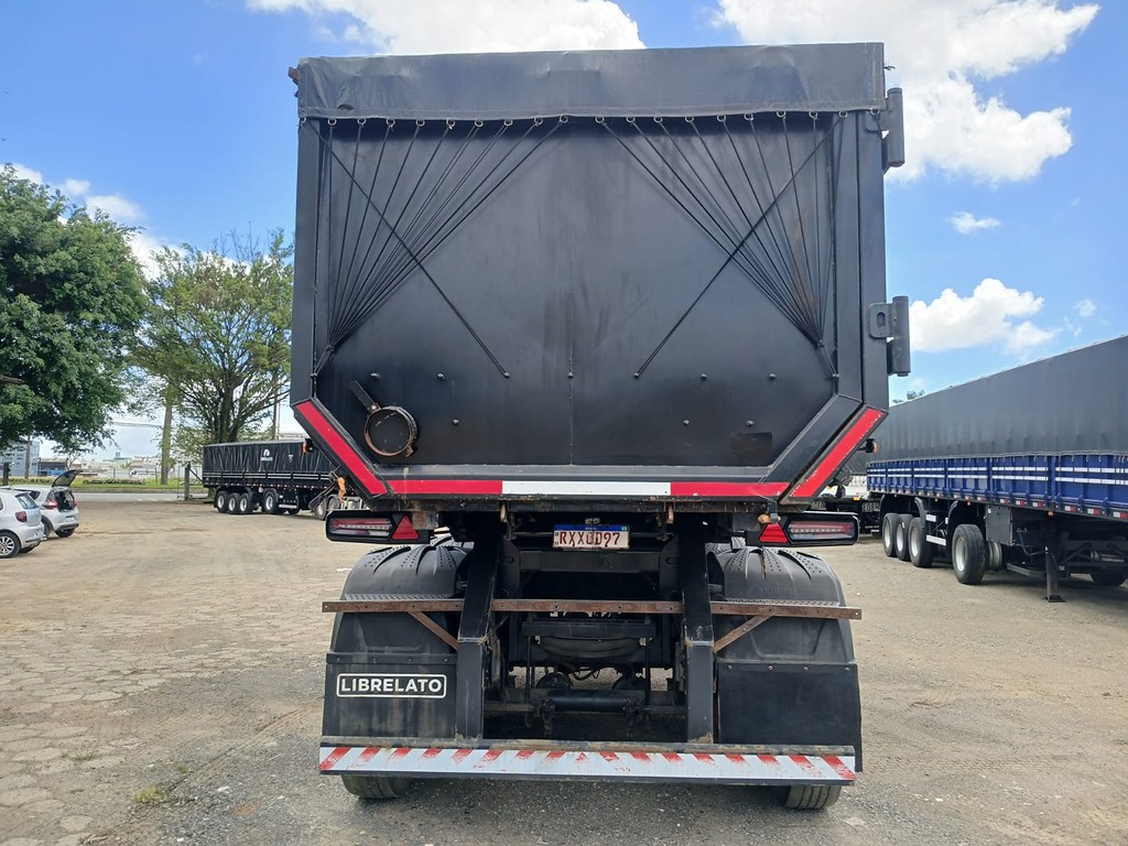 Carreta SEMI-REBOQUE BASCULANTE Librelato ANO 2023 4 Eixos de Rodocatarina Implementos LTDA na Santa Catarina