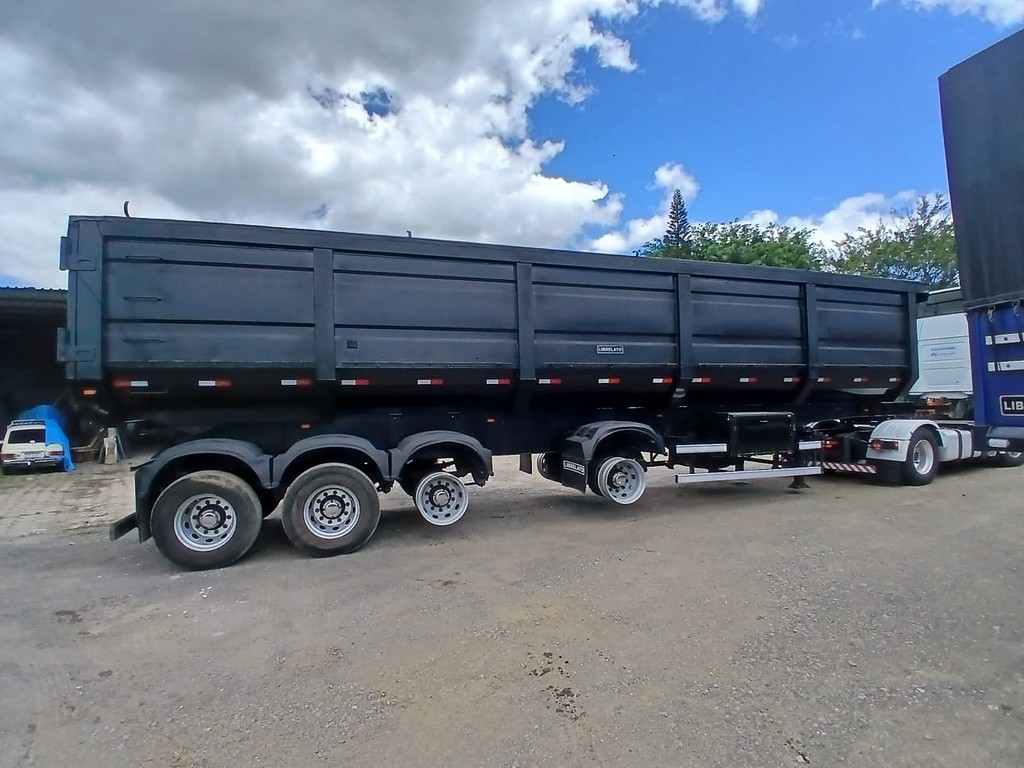 Carreta SEMI-REBOQUE BASCULANTE Librelato ANO 2023 4 Eixos de Rodocatarina Implementos LTDA na Santa Catarina