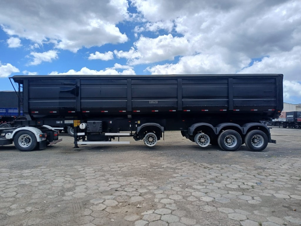 Carreta SEMI-REBOQUE BASCULANTE Librelato ANO 2023 4 Eixos de Rodocatarina Implementos LTDA na Santa Catarina