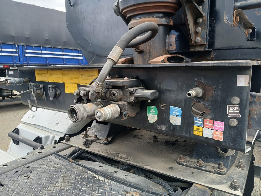 Carreta SEMI-REBOQUE BASCULANTE Librelato ANO 2023 4 Eixos de Rodocatarina Implementos LTDA na Santa Catarina