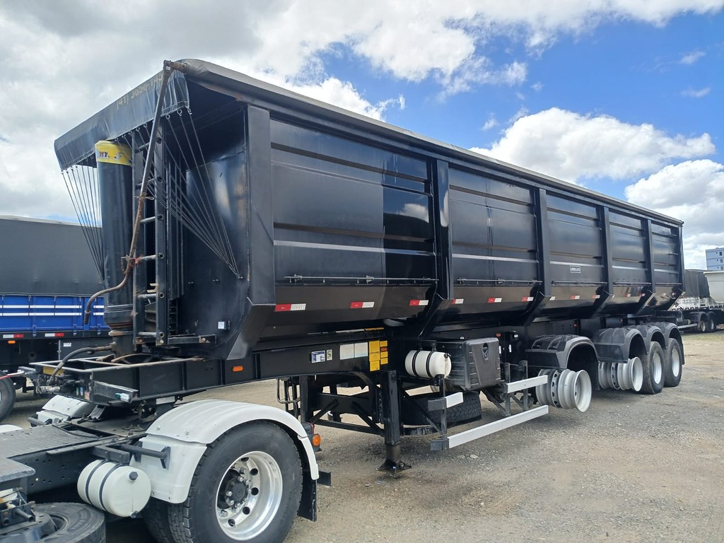 Carreta SEMI-REBOQUE BASCULANTE Librelato ANO 2023 4 Eixos de Rodocatarina Implementos LTDA na Santa Catarina