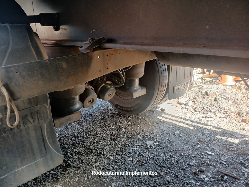 Carreta SEMI-REBOQUE BAU SIDER Facchini ANO 2015 1+1+1 Vanderleia de Rodocatarina Implementos LTDA na Santa Catarina