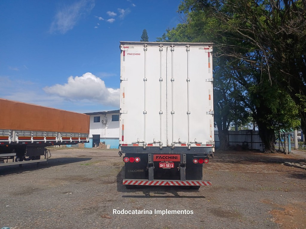 Carreta SEMI-REBOQUE BAU SIDER Facchini ANO 2015 1+1+1 Vanderleia de Rodocatarina Implementos LTDA na Santa Catarina