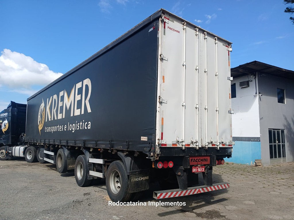 Carreta SEMI-REBOQUE BAU SIDER Facchini ANO 2015 1+1+1 Vanderleia de Rodocatarina Implementos LTDA na Santa Catarina