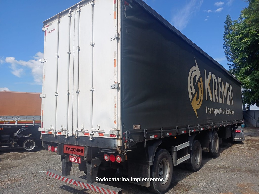Carreta SEMI-REBOQUE BAU SIDER Facchini ANO 2015 1+1+1 Vanderleia de Rodocatarina Implementos LTDA na Santa Catarina