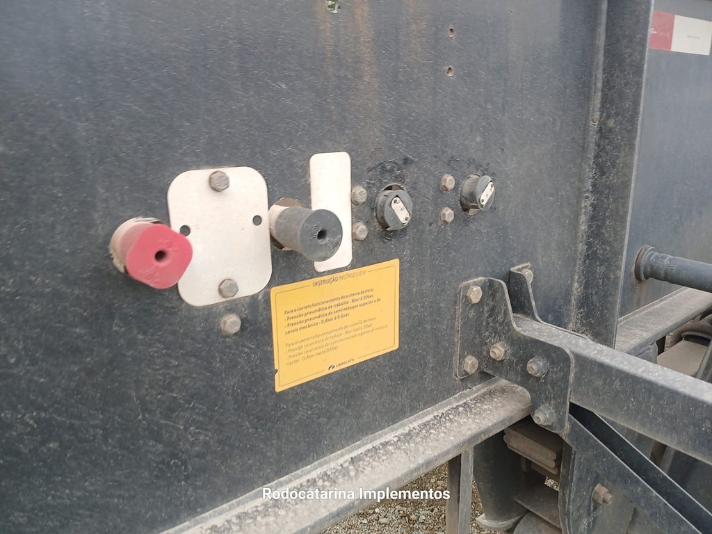 Carreta SEMI-REBOQUE PORTA-CONTAINER Librelato ANO 2020 3 Eixos de Rodocatarina Implementos LTDA na Santa Catarina