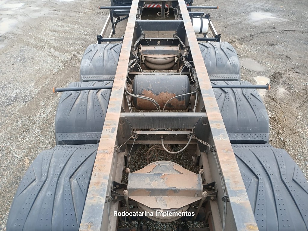 Carreta SEMI-REBOQUE PORTA-CONTAINER Librelato ANO 2020 3 Eixos de Rodocatarina Implementos LTDA na Santa Catarina