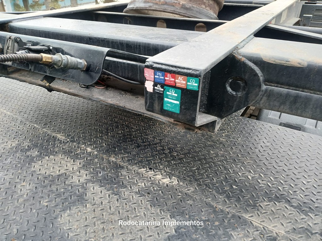 Carreta SEMI-REBOQUE PORTA-CONTAINER Librelato ANO 2020 3 Eixos de Rodocatarina Implementos LTDA na Santa Catarina