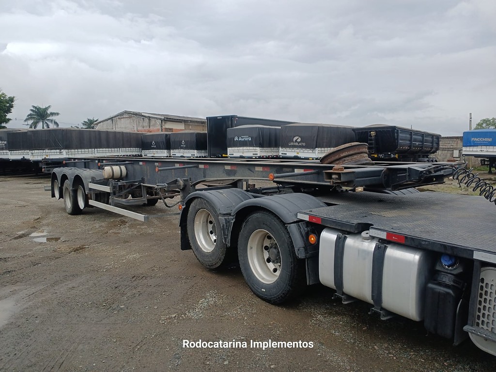 Carreta SEMI-REBOQUE PORTA-CONTAINER Librelato ANO 2020 3 Eixos de Rodocatarina Implementos LTDA na Santa Catarina
