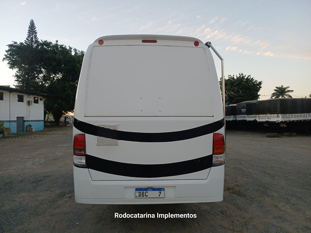 Caminhão AGRALE 8500 CD Motorhome ANO 2006 de Rodocatarina Implementos LTDA na Santa Catarina
