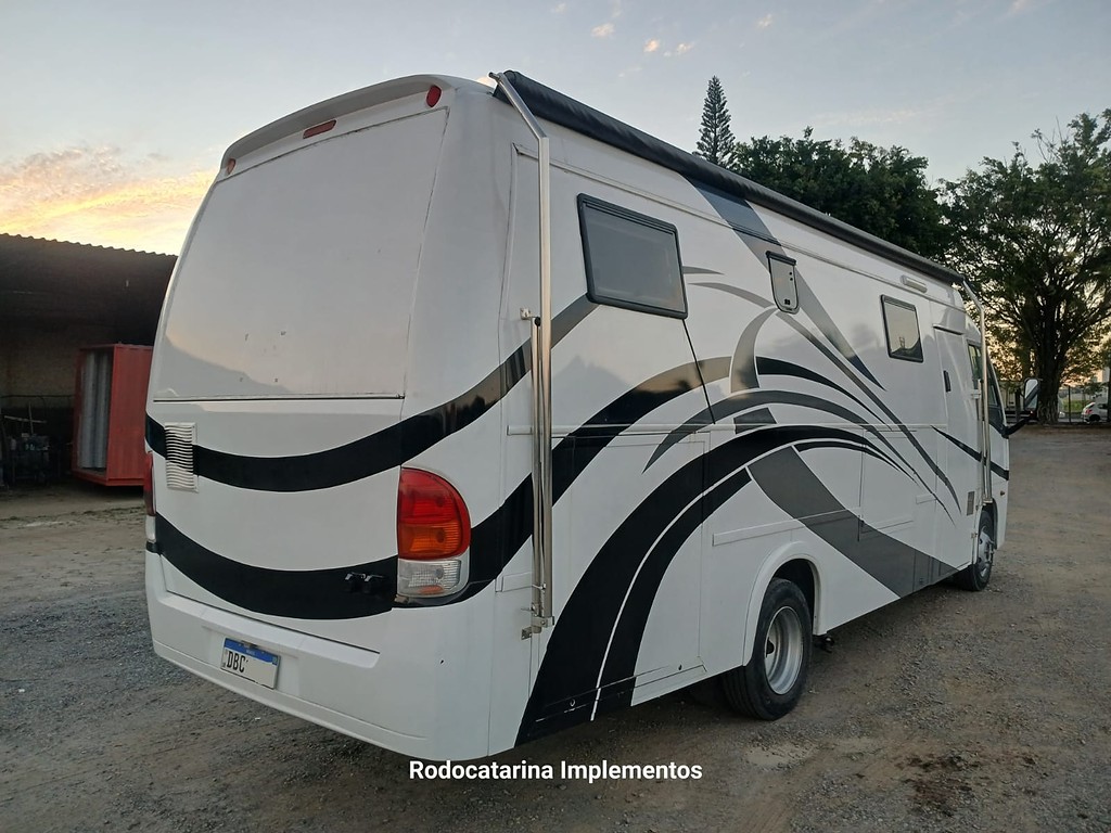 Caminhão AGRALE 8500 CD Motorhome ANO 2006 de Rodocatarina Implementos LTDA na Santa Catarina