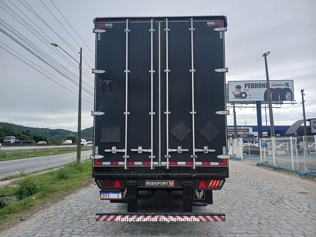 Carreta SEMI-REBOQUE BAU SIDER Rodofort ANO 2024 3 Eixos de Rodocatarina Implementos LTDA na Santa Catarina