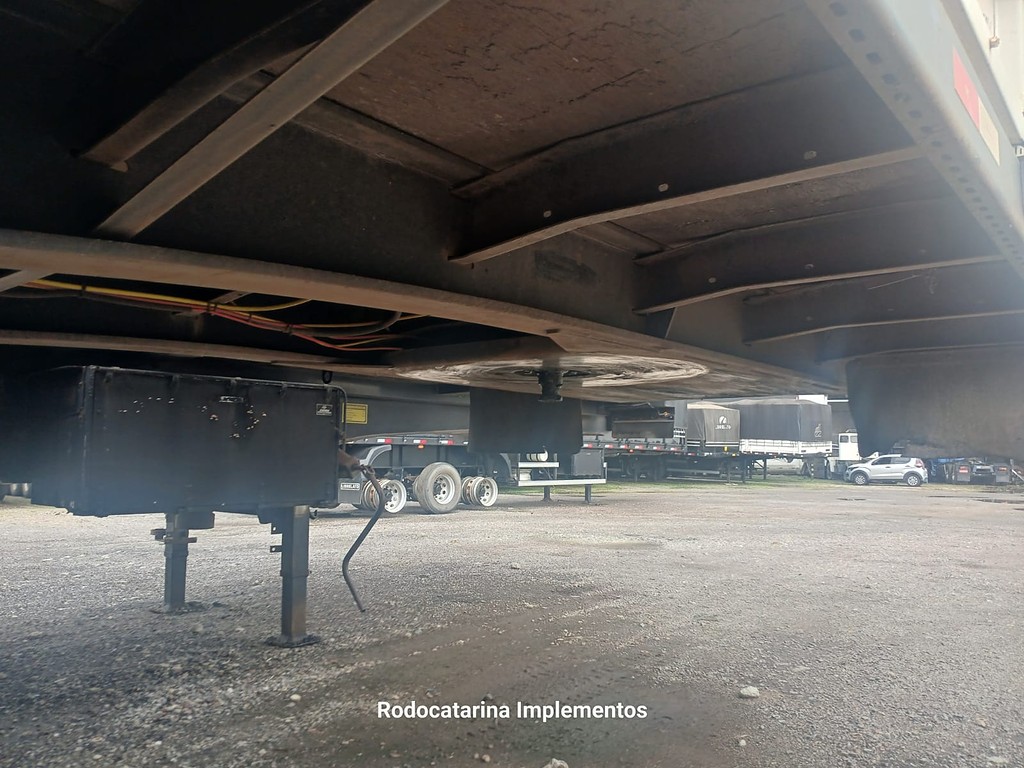 Carreta SEMI-REBOQUE GRANELEIRO Randon ANO 2015 1+1+1 Vanderleia de Rodocatarina Implementos LTDA na Santa Catarina
