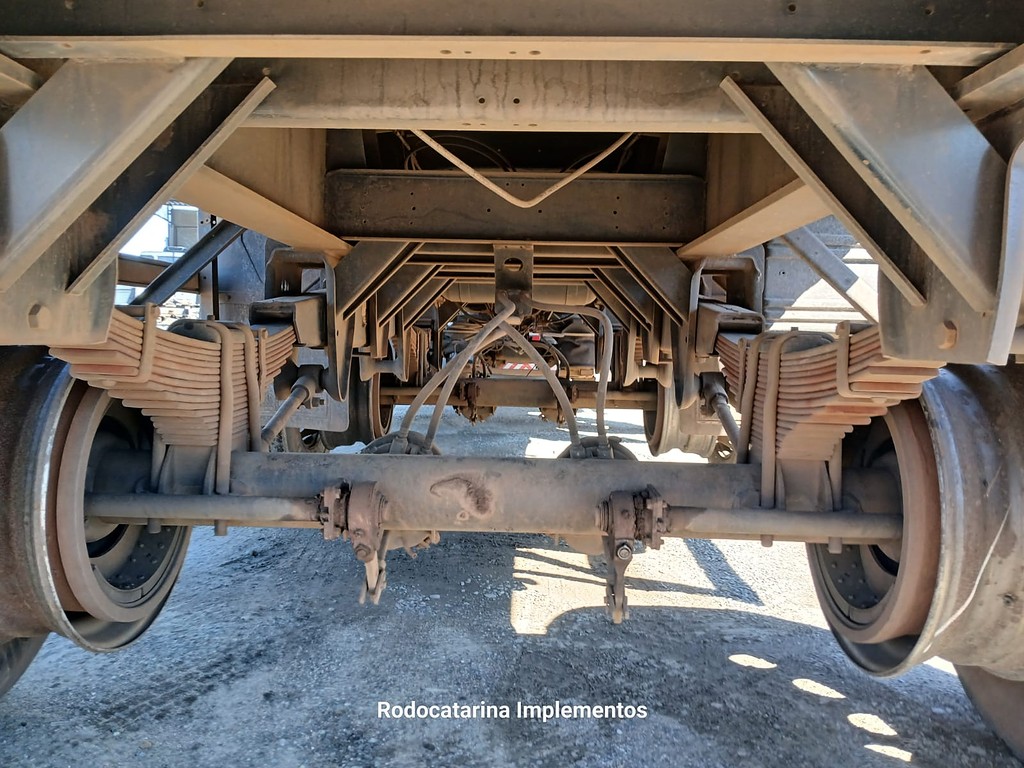 Carreta SEMI-REBOQUE GRANELEIRO Randon ANO 2015 1+1+1 Vanderleia de Rodocatarina Implementos LTDA na Santa Catarina