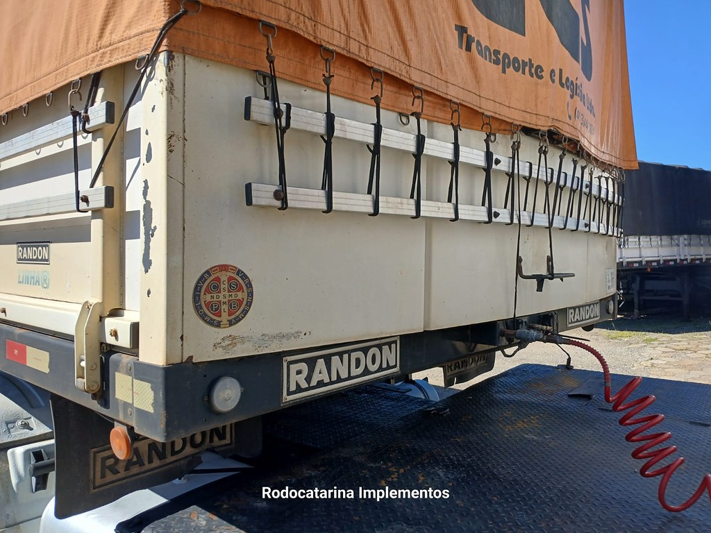 Carreta SEMI-REBOQUE GRANELEIRO Randon ANO 2015 1+1+1 Vanderleia de Rodocatarina Implementos LTDA na Santa Catarina