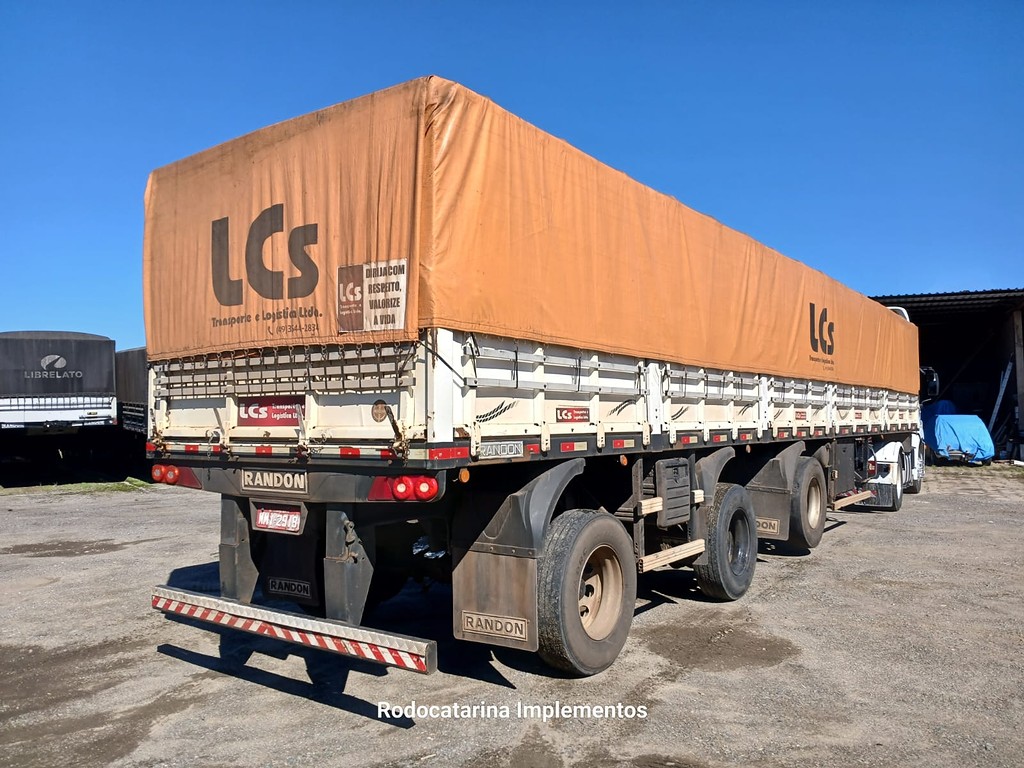 Carreta SEMI-REBOQUE GRANELEIRO Randon ANO 2015 1+1+1 Vanderleia de Rodocatarina Implementos LTDA na Santa Catarina