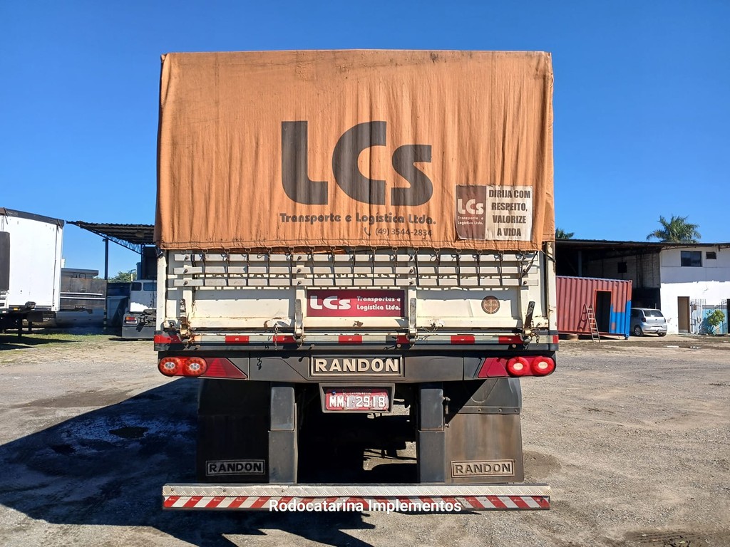Carreta SEMI-REBOQUE GRANELEIRO Randon ANO 2015 1+1+1 Vanderleia de Rodocatarina Implementos LTDA na Santa Catarina