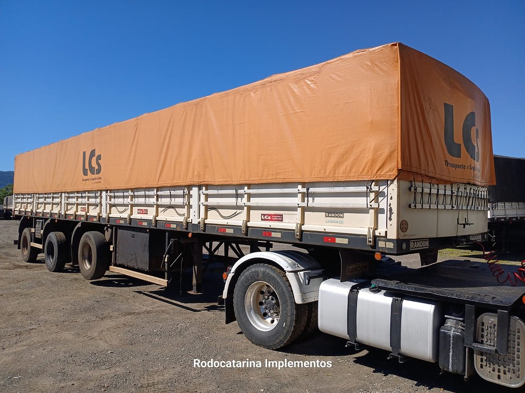 Carreta SEMI-REBOQUE GRANELEIRO Randon ANO 2015 1+1+1 Vanderleia de Rodocatarina Implementos LTDA na Santa Catarina