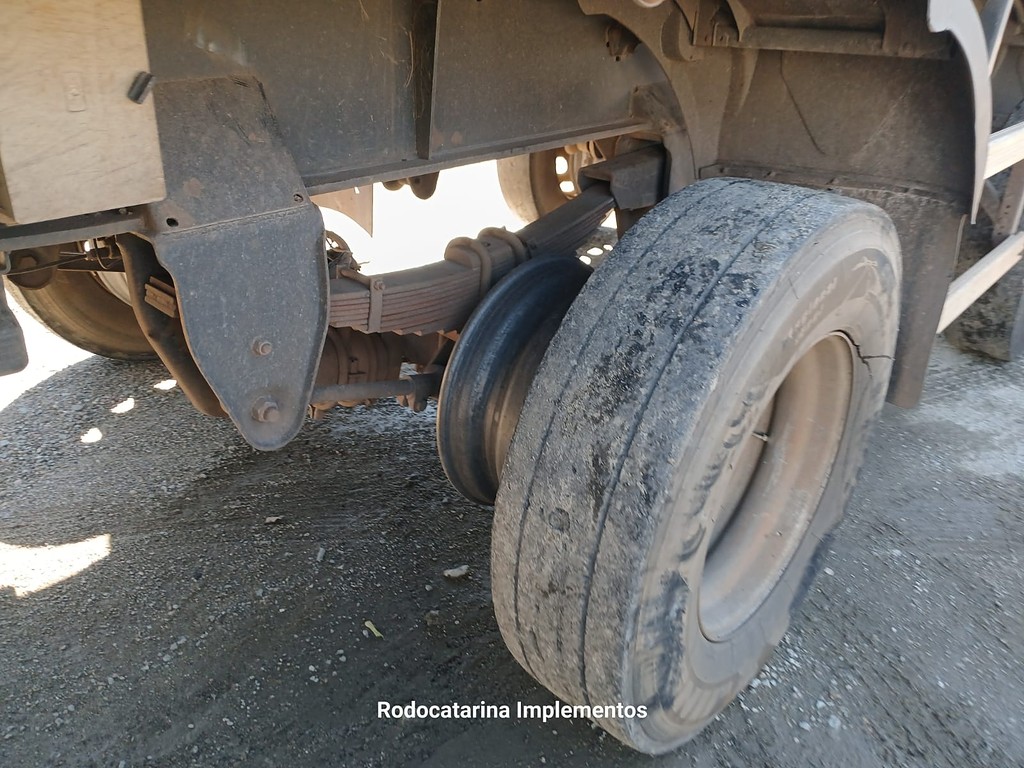 Carreta SEMI-REBOQUE GRANELEIRO Randon ANO 2015 1+1+1 Vanderleia de Rodocatarina Implementos LTDA na Santa Catarina