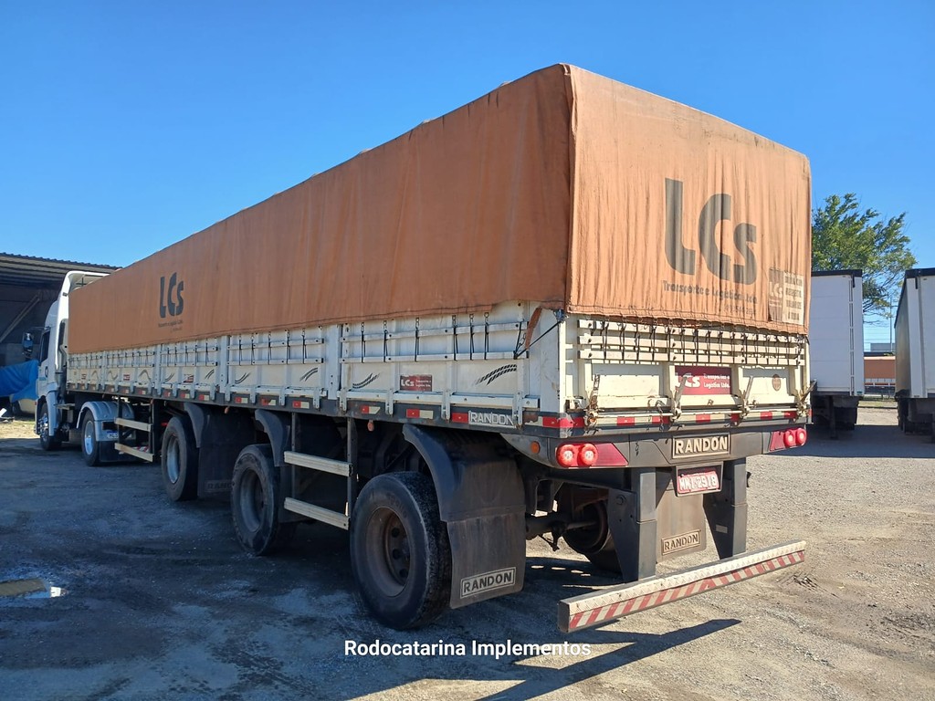 Carreta SEMI-REBOQUE GRANELEIRO Randon ANO 2015 1+1+1 Vanderleia de Rodocatarina Implementos LTDA na Santa Catarina
