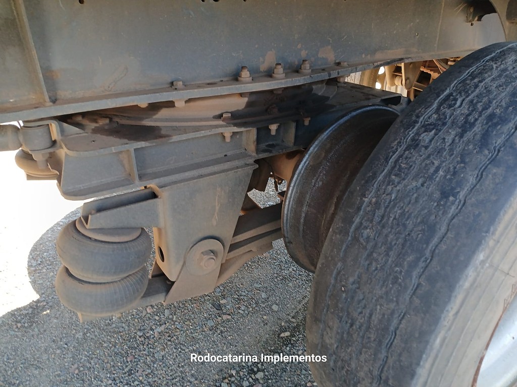 Carreta SEMI-REBOQUE GRANELEIRO Randon ANO 2015 1+1+1 Vanderleia de Rodocatarina Implementos LTDA na Santa Catarina