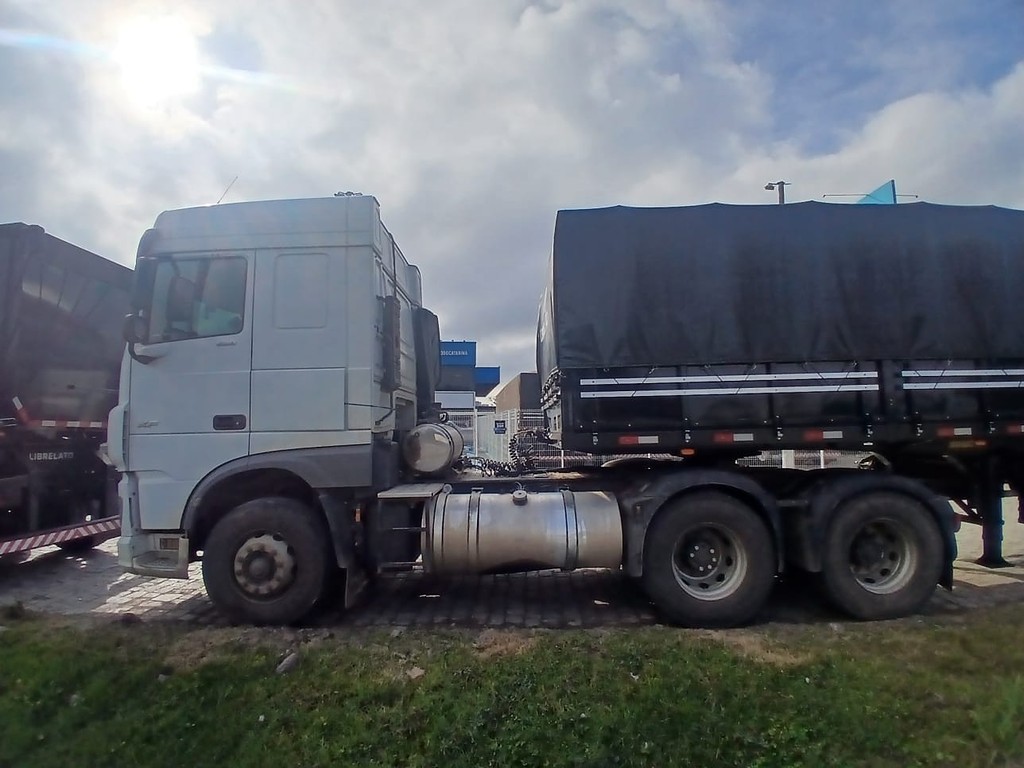 Caminhão DAF XF 530 Cavalo Mecânico ANO 2021 de Rodocatarina Implementos LTDA na Santa Catarina