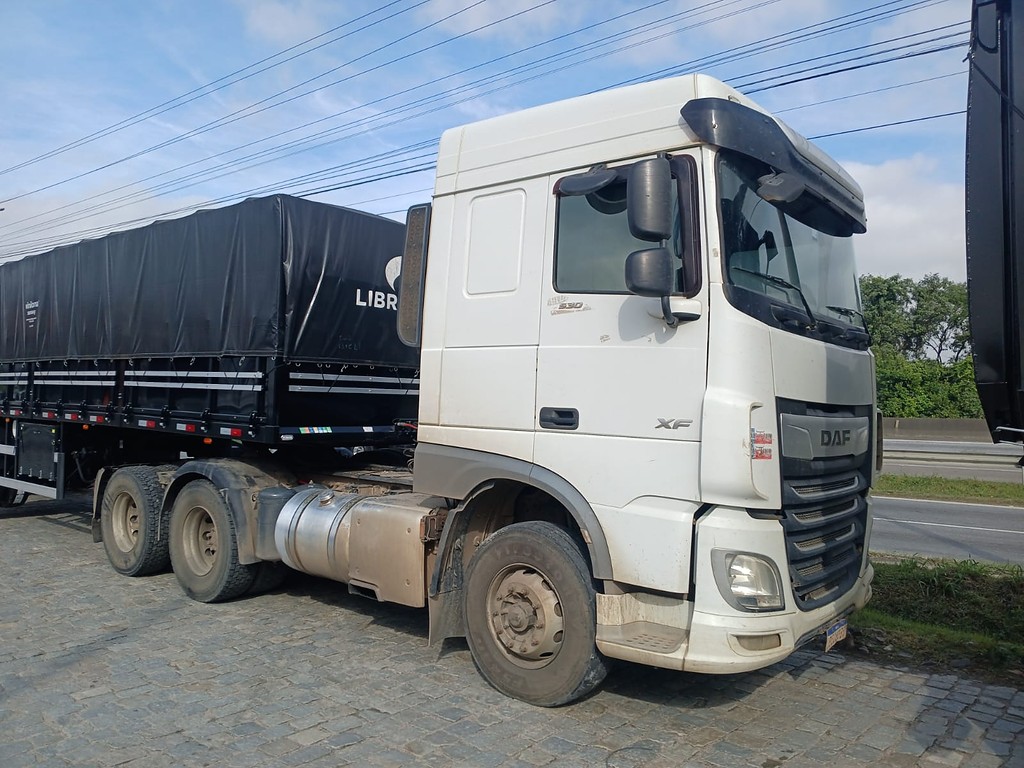 Caminhão DAF XF 530 Cavalo Mecânico ANO 2021 de Rodocatarina Implementos LTDA na Santa Catarina