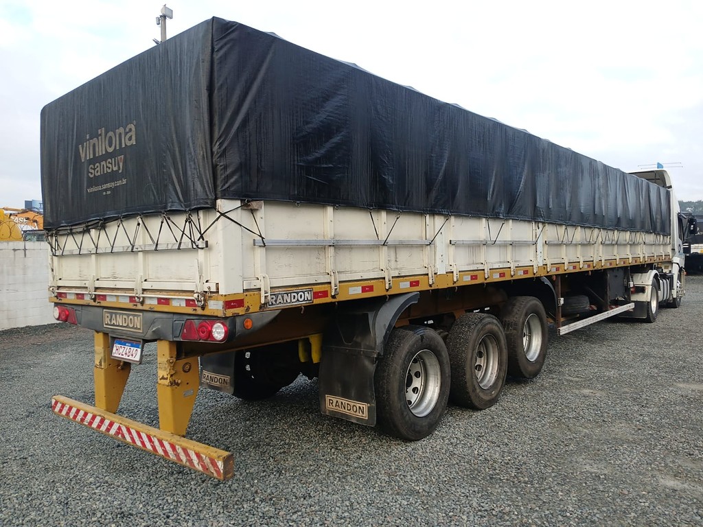 Carreta SEMI-REBOQUE GRANELEIRO Randon ANO 2013 3 Eixos de Rodocatarina Implementos LTDA na Santa Catarina