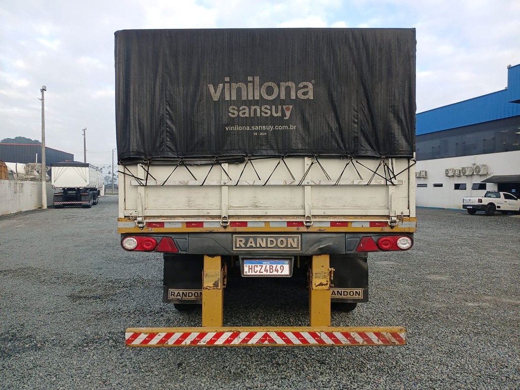 Carreta SEMI-REBOQUE GRANELEIRO Randon ANO 2013 3 Eixos de Rodocatarina Implementos LTDA na Santa Catarina