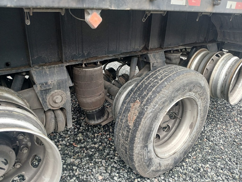 Carreta SEMI-REBOQUE BOIADEIRO Guerra ANO 2024 4 Eixos de Rodocatarina Implementos LTDA na Santa Catarina