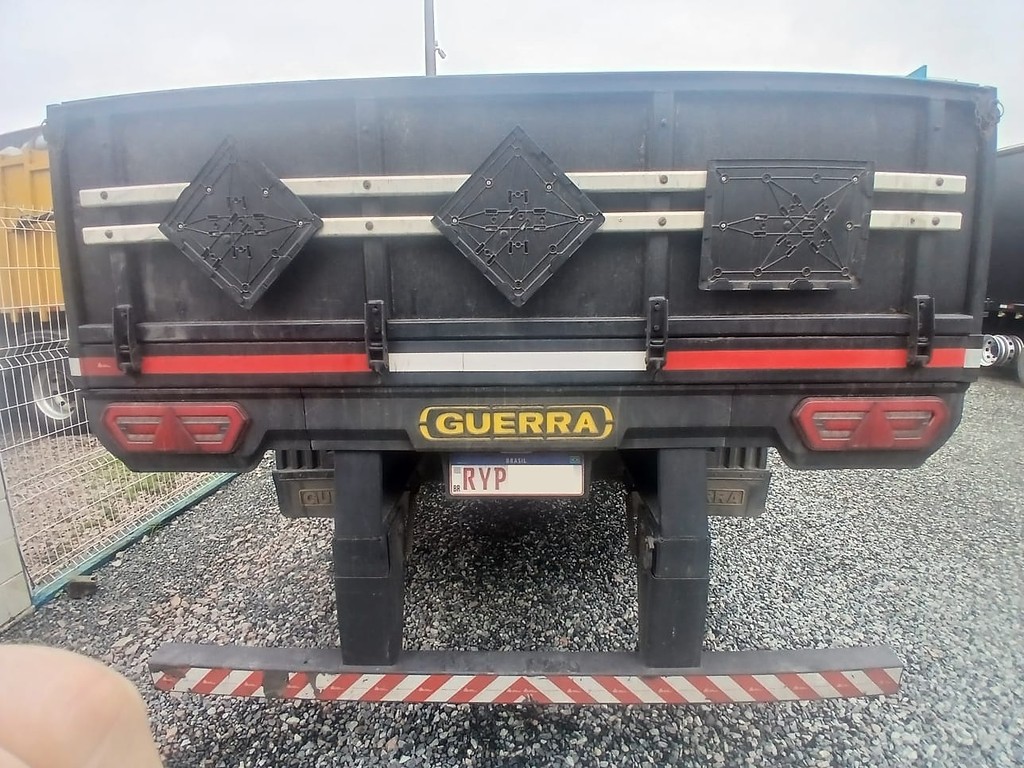 Carreta SEMI-REBOQUE BOIADEIRO Guerra ANO 2024 4 Eixos de Rodocatarina Implementos LTDA na Santa Catarina