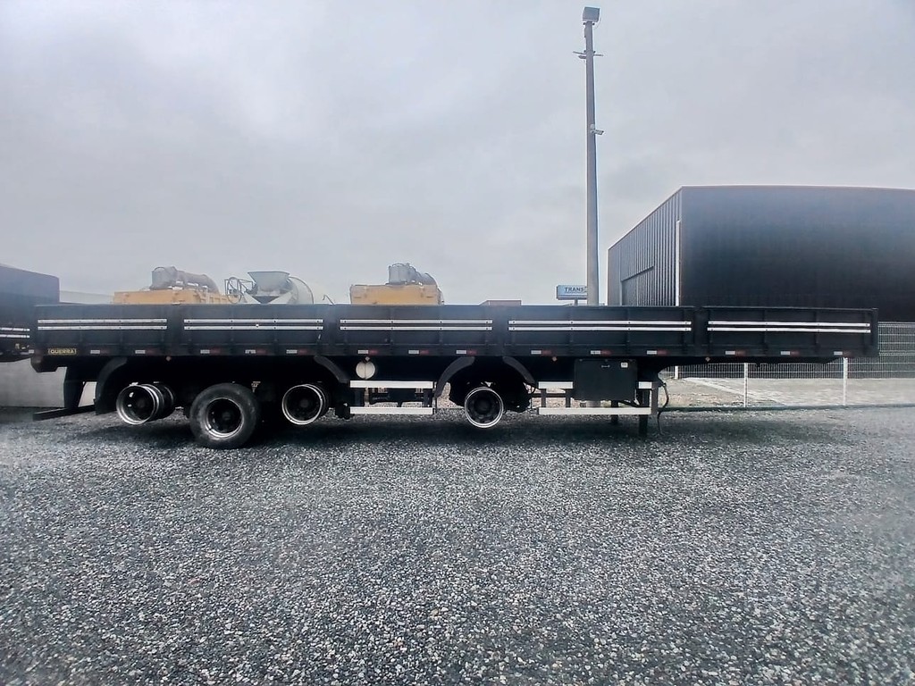 Carreta SEMI-REBOQUE BOIADEIRO Guerra ANO 2024 4 Eixos de Rodocatarina Implementos LTDA na Santa Catarina