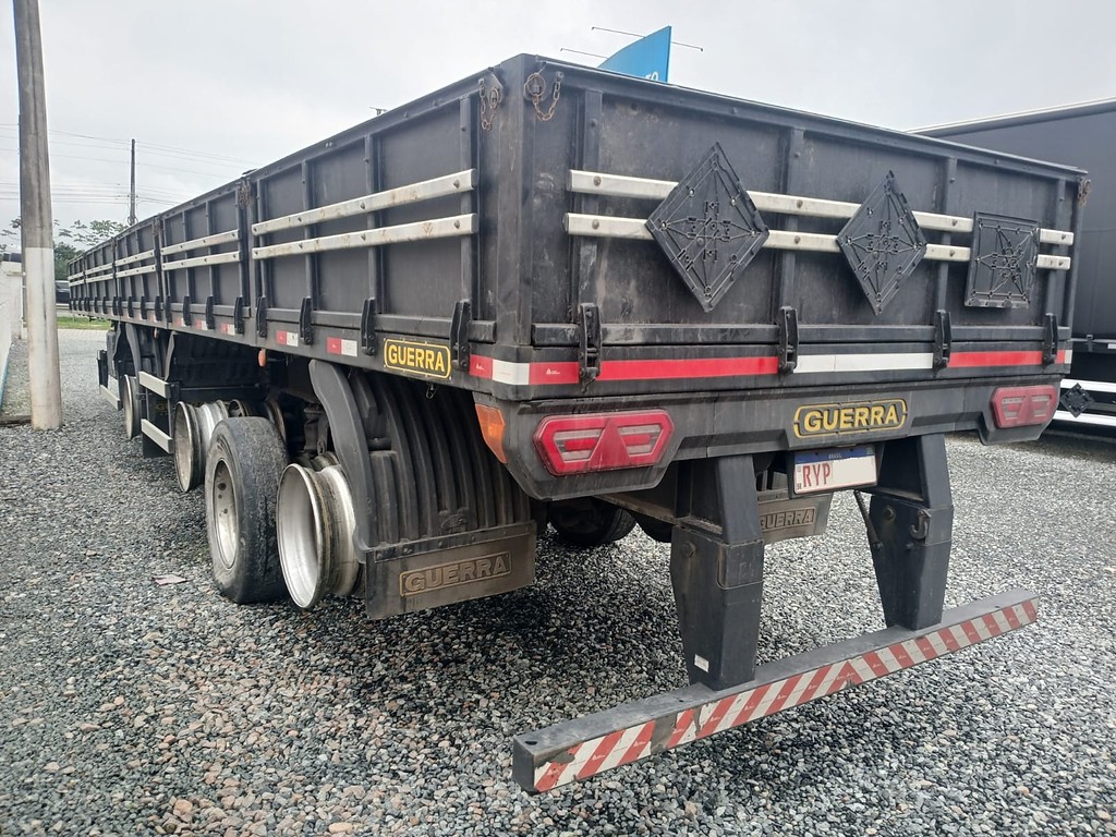 Carreta SEMI-REBOQUE BOIADEIRO Guerra ANO 2024 4 Eixos de Rodocatarina Implementos LTDA na Santa Catarina
