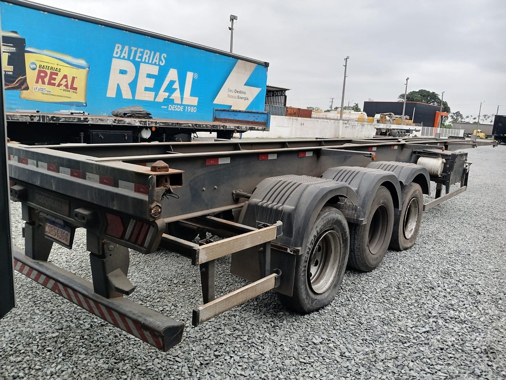 Carreta SEMI-REBOQUE PORTA-CONTAINER Rodofort ANO 2024 3 Eixos de Rodocatarina Implementos LTDA na Santa Catarina