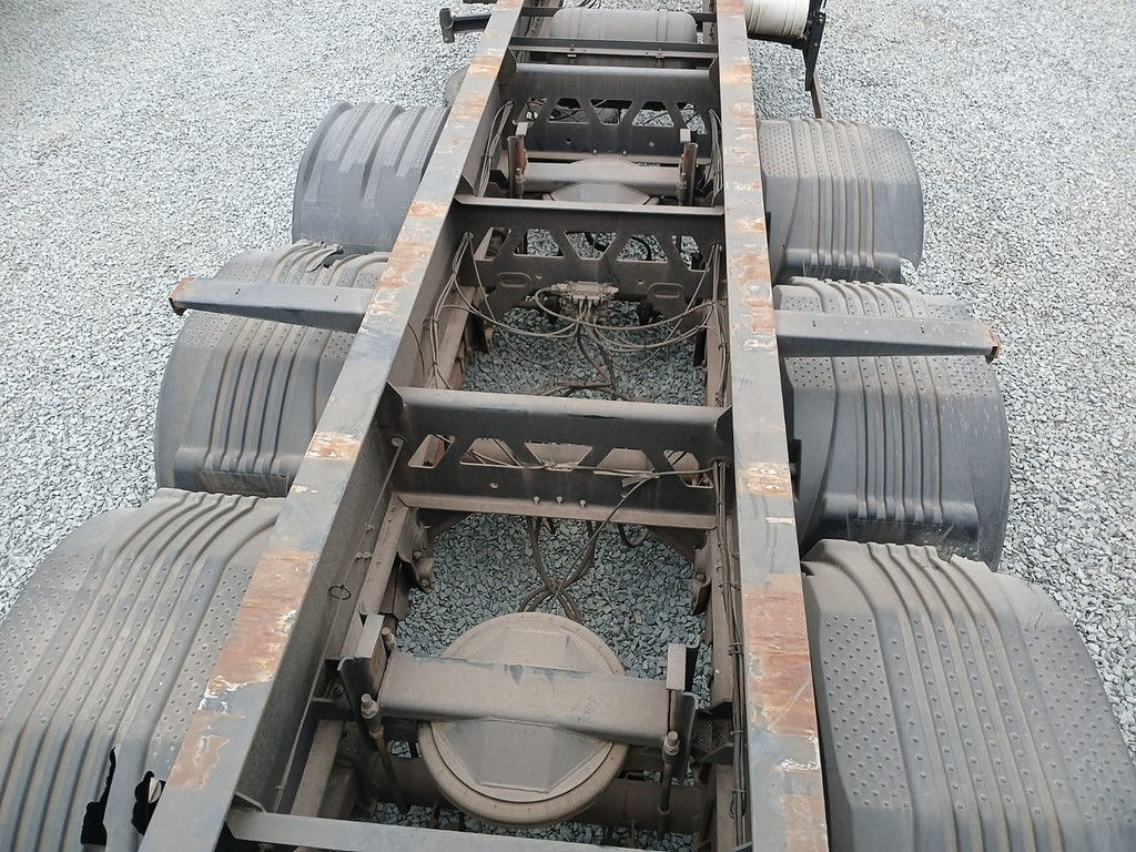 Carreta SEMI-REBOQUE PORTA-CONTAINER Rodofort ANO 2024 3 Eixos de Rodocatarina Implementos LTDA na Santa Catarina