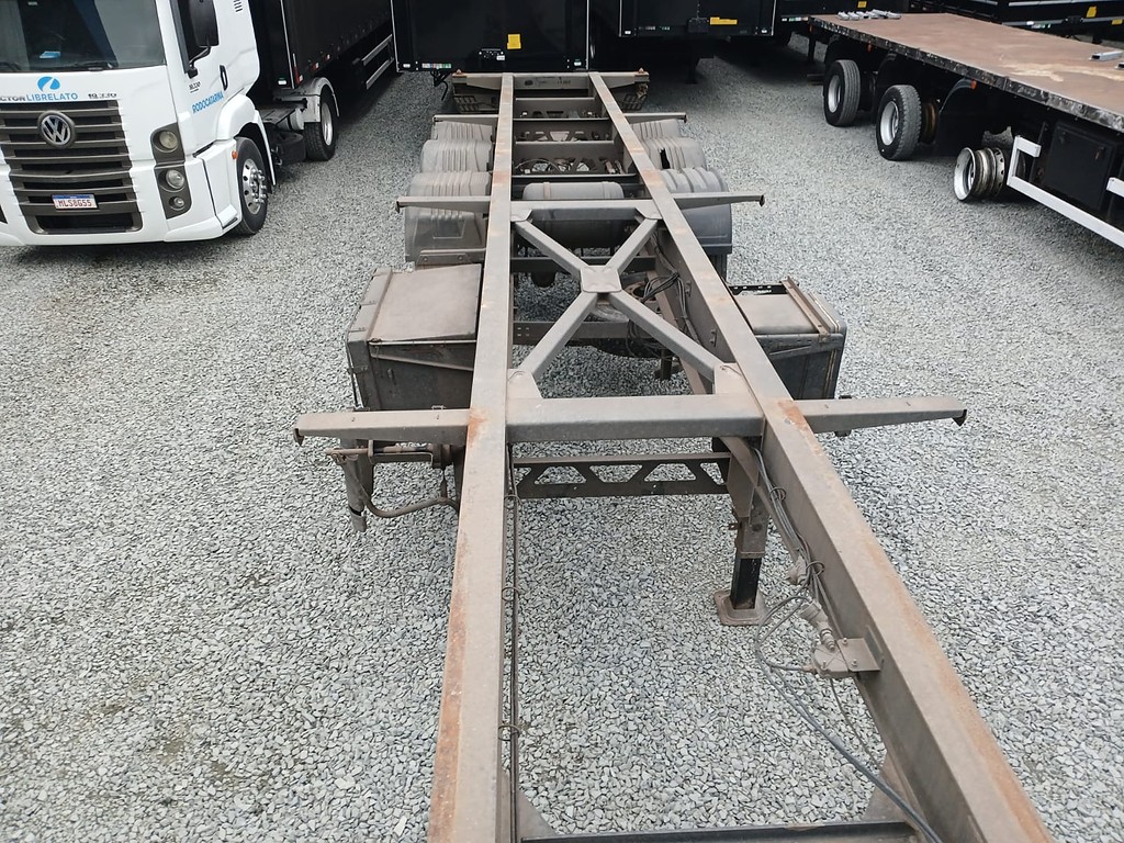 Carreta SEMI-REBOQUE PORTA-CONTAINER Rodofort ANO 2024 3 Eixos de Rodocatarina Implementos LTDA na Santa Catarina