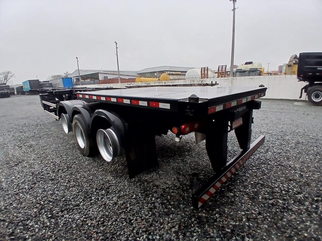 Carreta SEMI-REBOQUE PORTA-CONTAINER Randon ANO 2025 3 Eixos de Rodocatarina Implementos LTDA na Santa Catarina