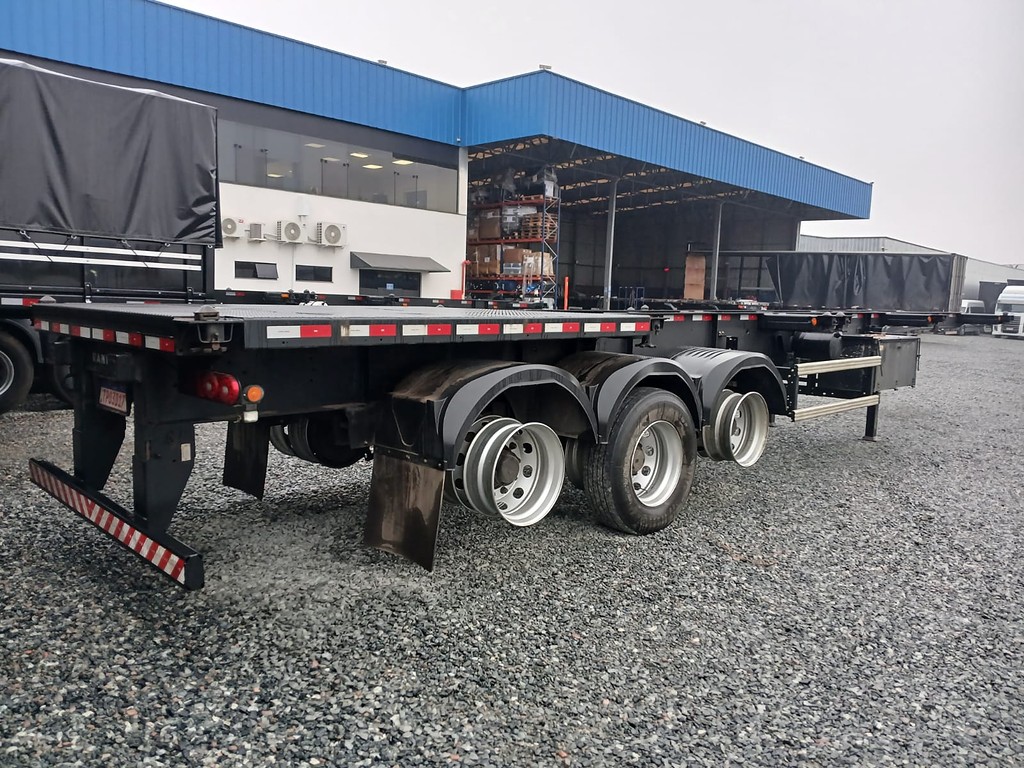 Carreta SEMI-REBOQUE PORTA-CONTAINER Randon ANO 2025 3 Eixos de Rodocatarina Implementos LTDA na Santa Catarina