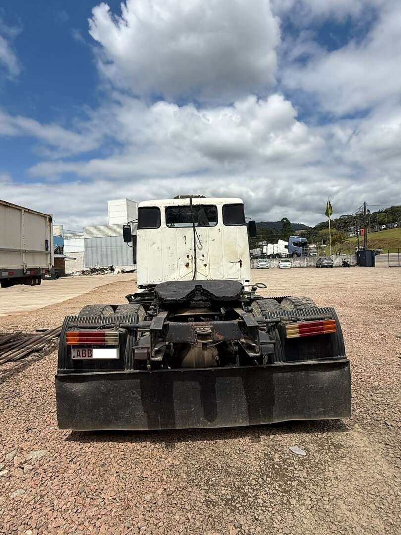 Caminhão VOLVO N10 Cavalo Mecânico ANO 1988 de Rodocatarina Implementos LTDA na Santa Catarina