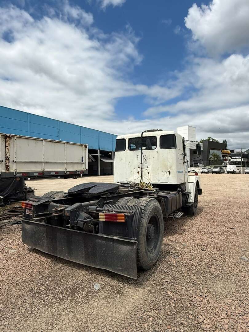 Caminhão VOLVO N10 Cavalo Mecânico ANO 1988 de Rodocatarina Implementos LTDA na Santa Catarina