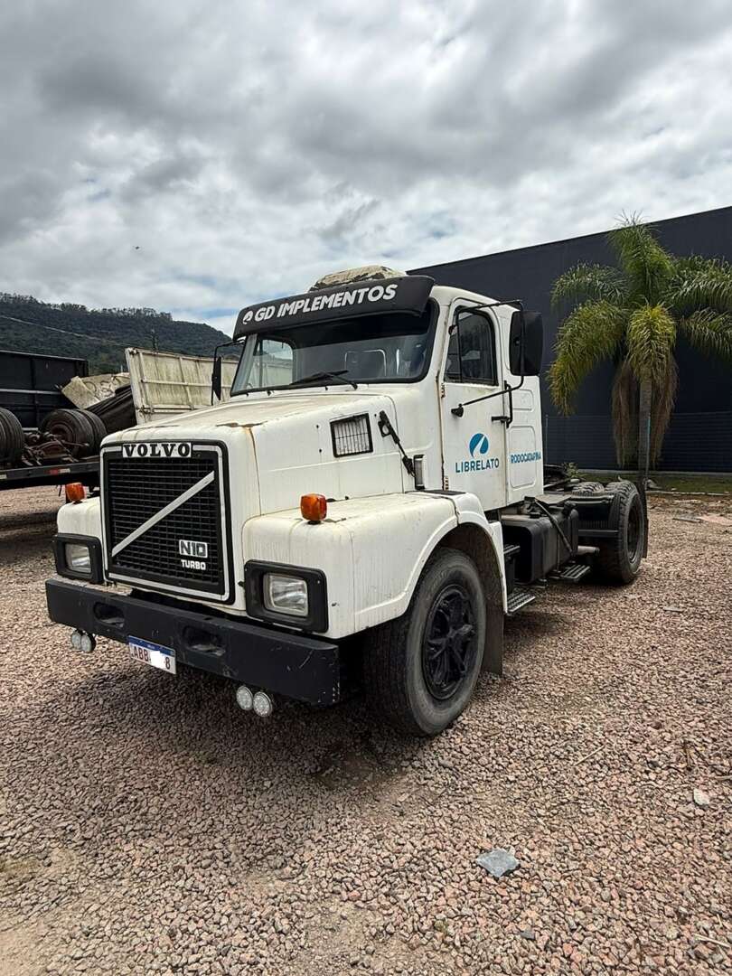 Caminhão VOLVO N10 Cavalo Mecânico ANO 1988 de Rodocatarina Implementos LTDA na Santa Catarina