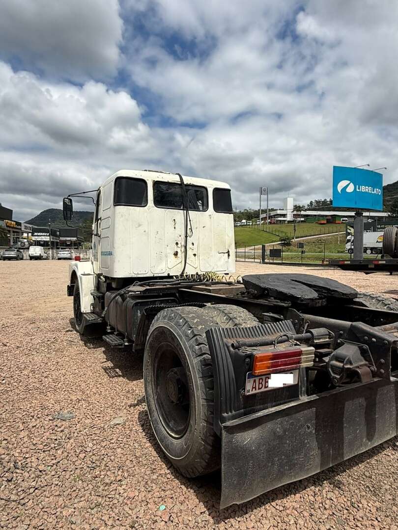 Caminhão VOLVO N10 Cavalo Mecânico ANO 1988 de Rodocatarina Implementos LTDA na Santa Catarina