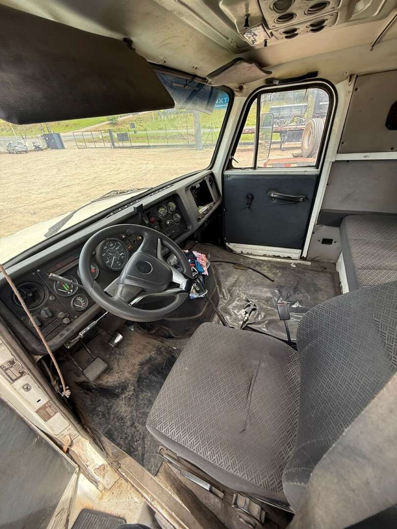 Caminhão VOLVO N10 Cavalo Mecânico ANO 1988 de Rodocatarina Implementos LTDA na Santa Catarina