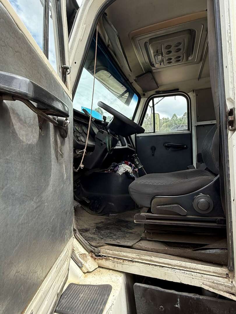 Caminhão VOLVO N10 Cavalo Mecânico ANO 1988 de Rodocatarina Implementos LTDA na Santa Catarina